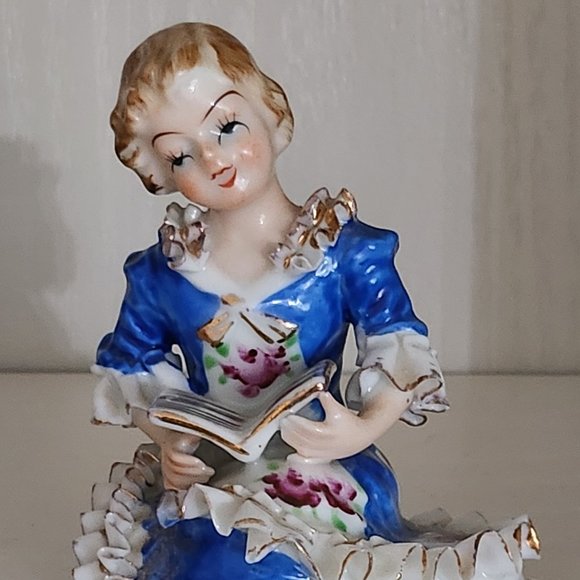 1992年 Maedchen wie Stilleben Perfect Meissen Style | Accents | Vintage Porcelain Figurine